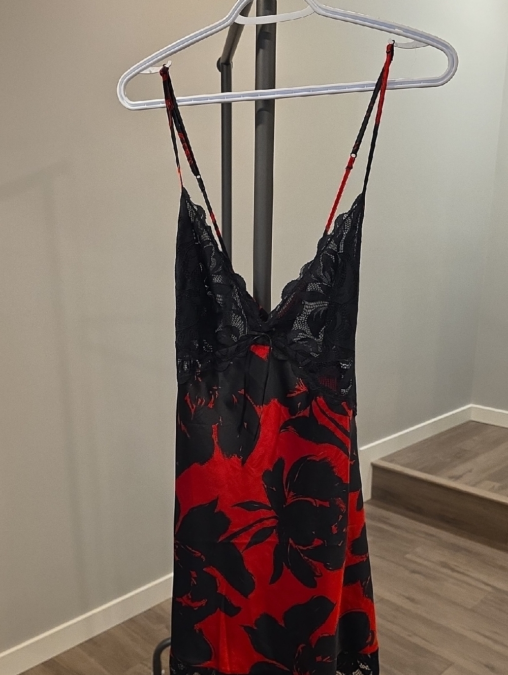 La Vie En Rose Black & Red Satin Floral Slip